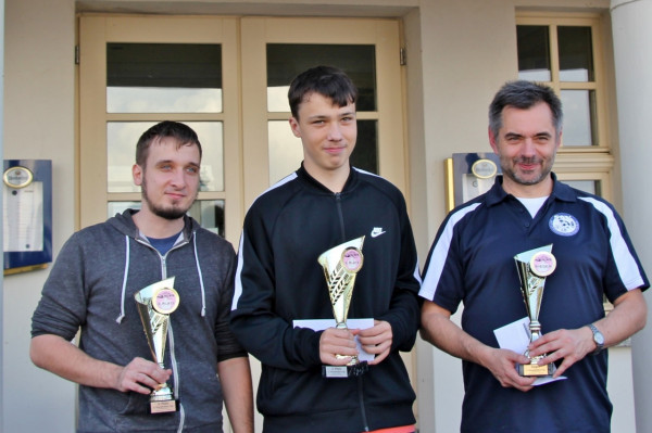 Die Sieger (v.l.n.r.:): 3. Sebastian Kesten, 2. Maximilian Paul Mätzkow, 1. Norbert Bauer; Foto: Eckhard Wolfgramm Die Sieger (v.l.n.r.:): 3. Sebastian Kesten, 2. Maximilian Paul Mätzkow, 1. Norbert Bauer; Foto: Eckhard Wolfgramm