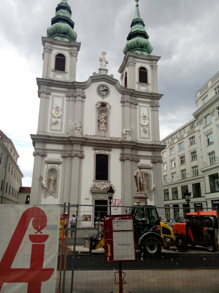 Die Mariahilfer Kirche in Wien; Foto: Wilfried Woll