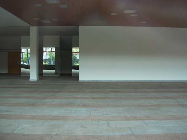 Ein Blick in den Eingangsbereich der Sport- und Mehrzweckhalle II