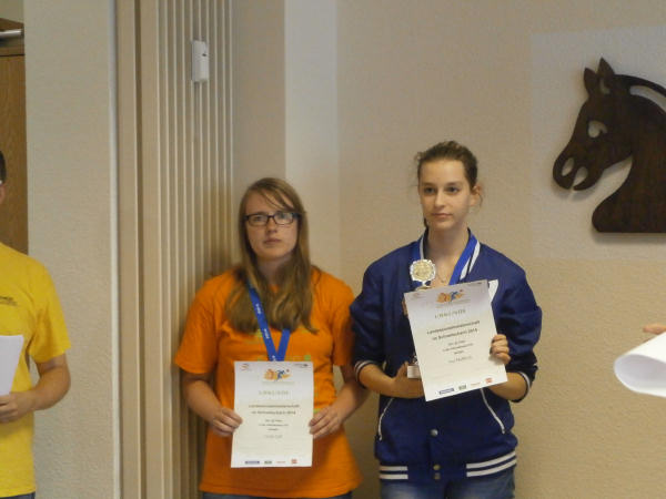 U16w, v.l.n.r.: 2. Cindy Zoll (SG Gstrow/Teterow), 1. Lea Maloch (SAV Torgelow-Drgeheide)