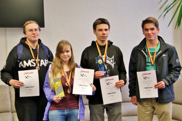 U20m + U20w, v.l.n.r.: 3. Roman Meske (SV Bergen), Landesmeisterin U20w: Alina Gazizova (TSV Makkabi Rostock), Landesmeister U20: Till Wichert (SV Bergen), 2. Nicolas Haase (SV Bergen)