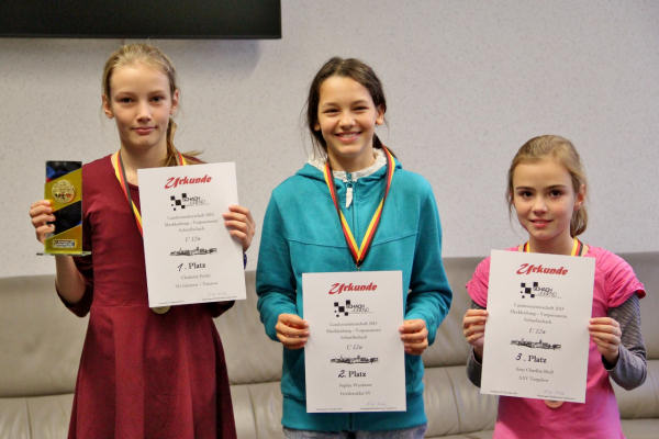 U12w, v.l.n.r.: Landesmeisterin U12w: Charlotte Eulitz (SG Gstrow/Teterow), 2. Sophie Wucherer (Greifswalder SV), 3. Amy Charlize Bre (SAV Torgelow)