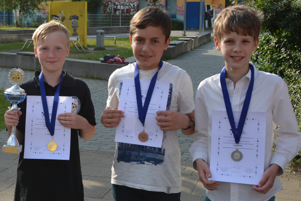 u12m, v.l.n.r.: Landesmeister u12: 1. Piet Gromann (SAV Torgelow), 3. Minas Tovmasyan (TuS Makkabi Rostock), 2. Hugo Rste (TuS Makkabi Rostock)
