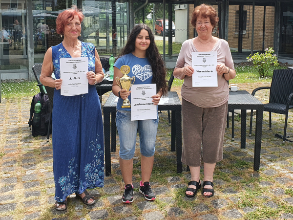 Frauen (v.l.n.r.): 3. Adelheid Z�llick (Think Rochade), Landesmeisterin Nare Khanbekyan (Greifswalder SV), Vizemeisterin Rosemarie M�ller (SSC Rostock)