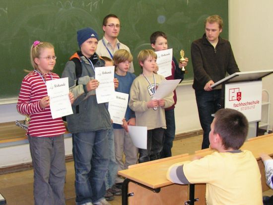 WK IV (v.l.n.r.:) 1. Platz M�dchen: Wiebke Parchmann (Neubrandenburg), 2. Platz: Florian Wendelborn (Neubrandenburg), 5. Platz (versteckt) Oliver Schreiber (RS und Gymn. Dorf Mecklenburg), 4. Platz: Maximilian Graf, 3. Platz: Leonard Christoph Stork (Evangelische Schule Waren), 1. Platz: Lukas G�nther (Evangelische Schule Waren) 