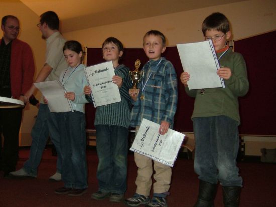 WK IV (v.l.n.r.:) 1. Platz M�dchen: Lea-Sophie Benzin (GS �Daniel Sanders�), 2. Platz: Daniel Schulz (Ev. GS Neubrandenburg), 1. Platz Karl Kersten (Ev. GS Neubrandenburg), 3. Platz: Maxim Haase (RS �Am Rugard�)