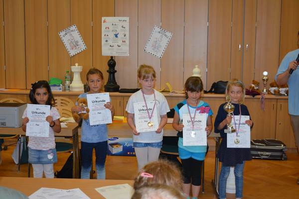 Wertungsklasse IVw / Kita+1. Klasse, v.l.n.r.: 5. Sevinc,Evin (GS Ost Neubrandenburg), 4. Pnjer,Celina Sophie (GS Ost Neubrandenburg), 3. Kreienbring,Emily Olivia (GS 