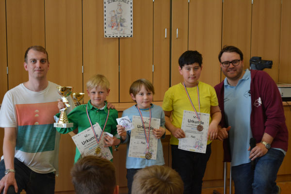 Wertungsklasse IV / 2. Klasse, v.l.n.r.: 1. Drechsler,Andor (Grundschule Ueckertal Pasewalk), 2. Peilert,Maximilian (Grundschule Khlungsborn), 3. Engel,Matti (GS Lichtenhagen)